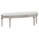 Banqueta tapizada en tela curvada Evangeline, roble plateado