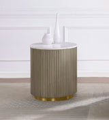 Mesa auxiliar/de centro Jason Round con tapa de mármol blanco y base greige