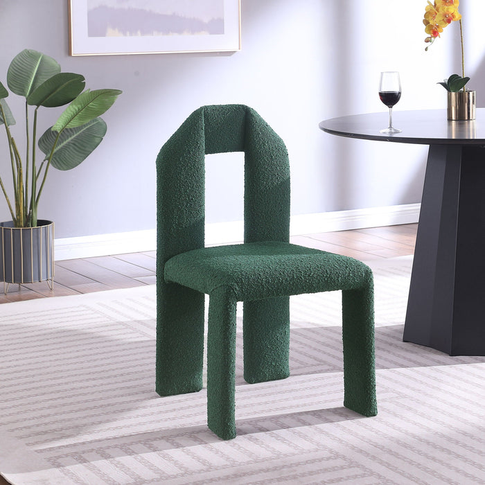Silla de comedor tapizada de bouclé Bennett