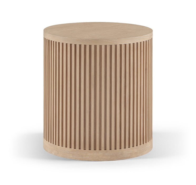Madera Oak Veneer And Solid Wood End Table