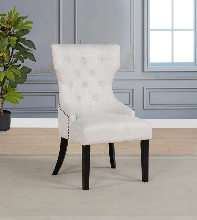 Silla auxiliar de comedor tapizada en tela Baney, crema y roble oscuro