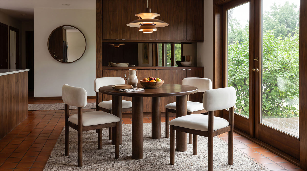 Mesa de comedor redonda de madera Faulkner de 48" - roble marrón