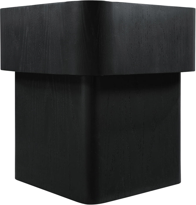 Oakmont Oak Veneer End / Side Table
