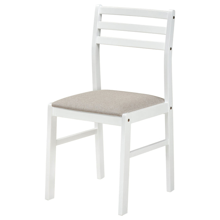 Silla auxiliar tapizada en tela con respaldo de escalera Sykes (juego de 2) - blanco y beige