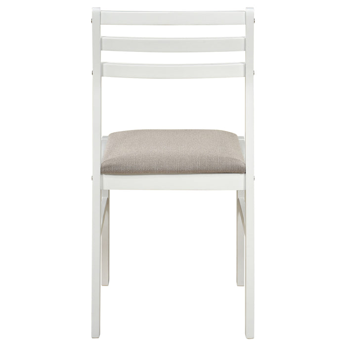 Silla auxiliar tapizada en tela con respaldo de escalera Sykes (juego de 2) - blanco y beige