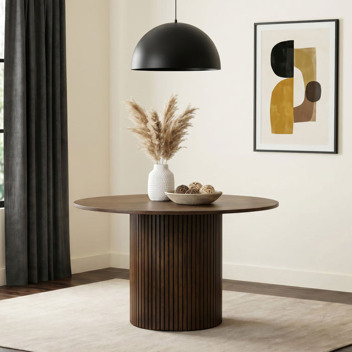 Mesa de comedor redonda de madera Hamlyn de 47 pulgadas, roble natural
