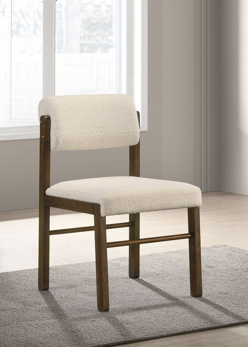 Silla de comedor tapizada Kehoe en color crema y roble natural (juego de 2)
