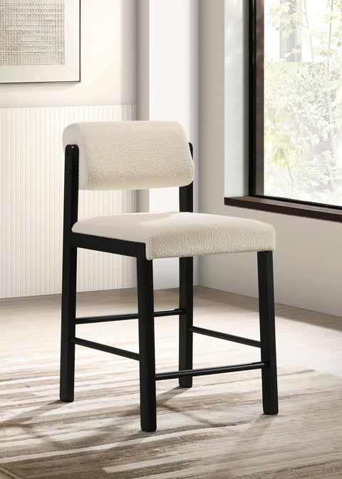Silla tapizada Kehoe con altura de mostrador en crema y negro (juego de 2)