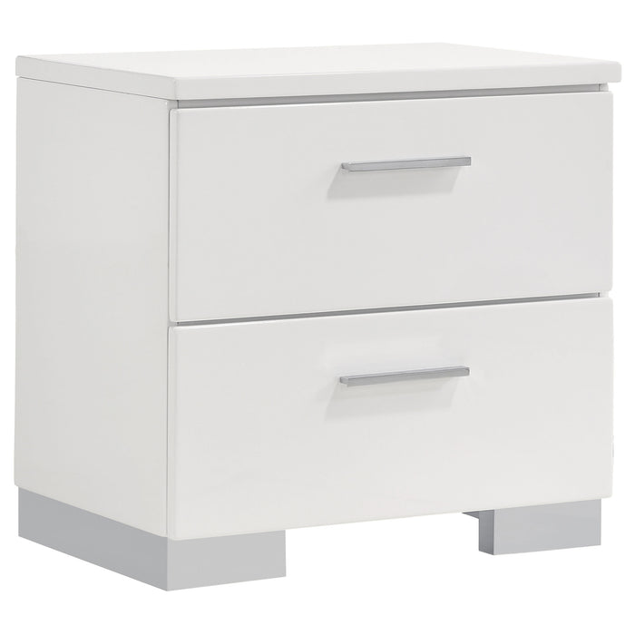 Juego de dormitorio Felicity tamaño California King de 5 piezas - blanco brillante