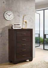 Cómoda para dormitorio Kauffman de 5 cajones, cacao oscuro