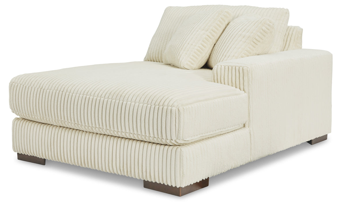 Lindyn Super Chaise