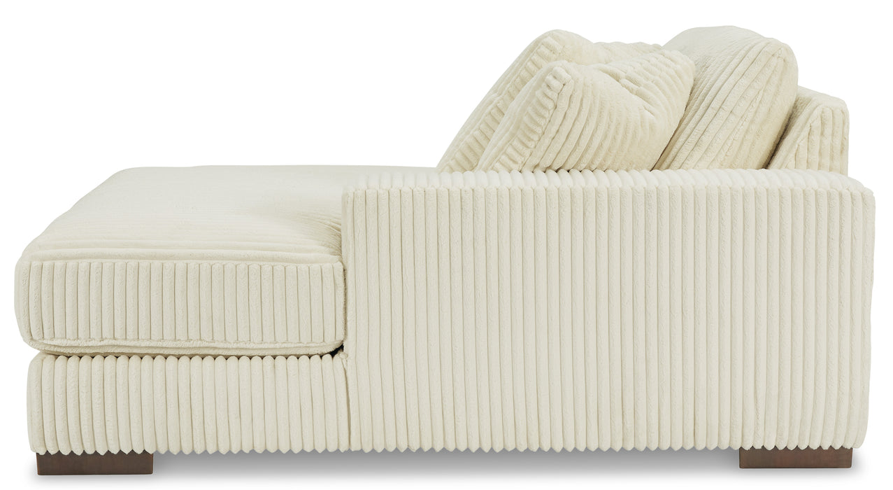 Lindyn Super Chaise