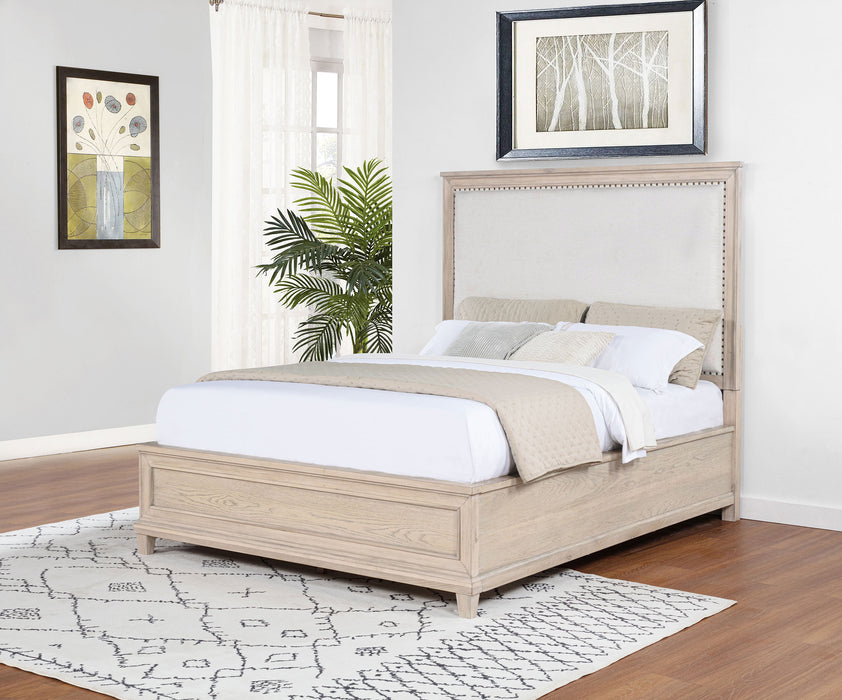 Cama de panel Pembroke de 66" - roble lavado