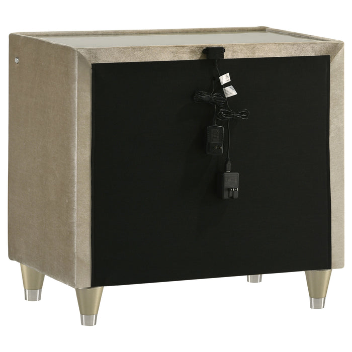 Lorient 5-piece Eastern King Bedroom Set Ivory and Camel