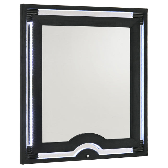 Juego de dormitorio tapizado de terciopelo con LED Ravenne tamaño Queen de 5 piezas - negro
