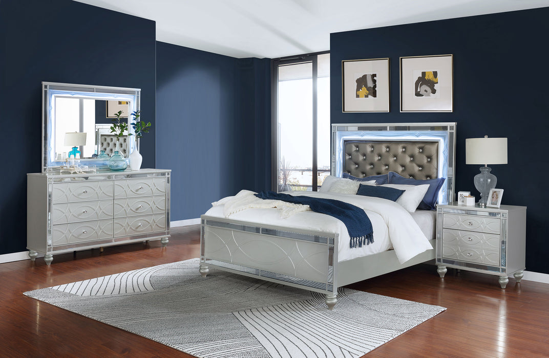 Gunnison 5-piece Eastern King Bedroom Set Silver Metallic