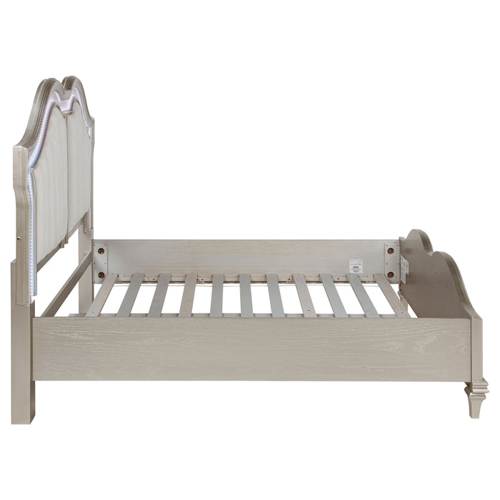 Cama de panel de madera con LED Evangeline - roble plateado