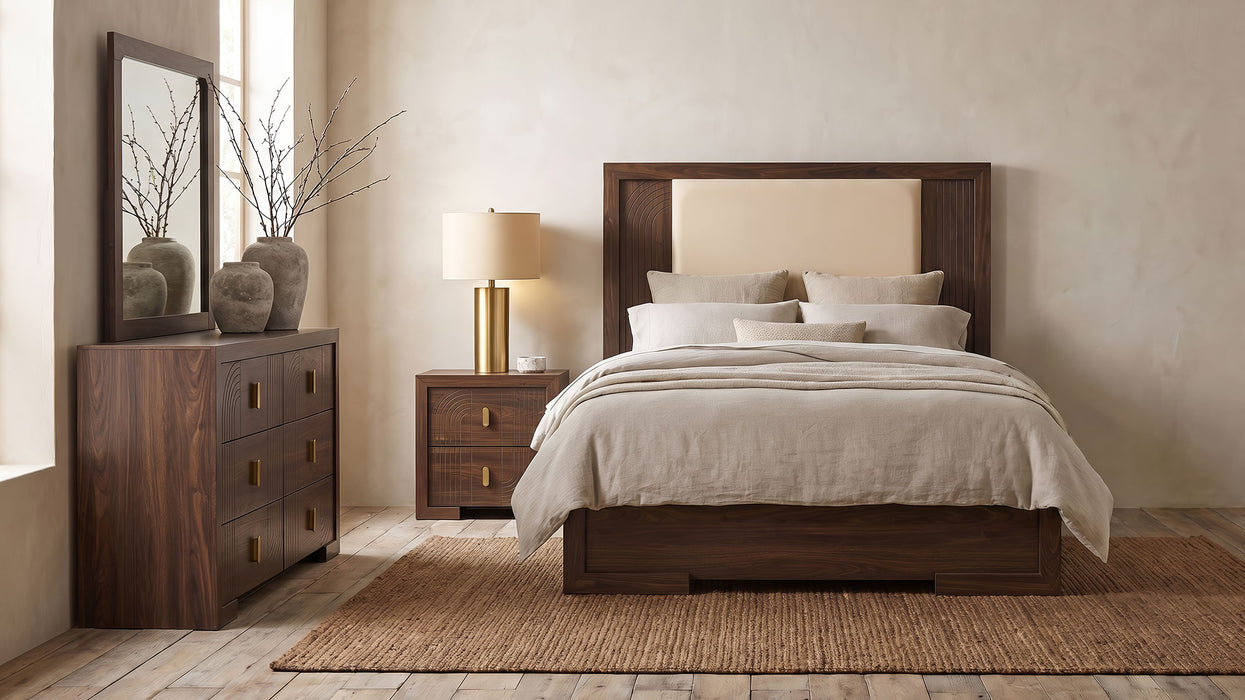 Etienne 5-piece Queen Bedroom Set Walnut
