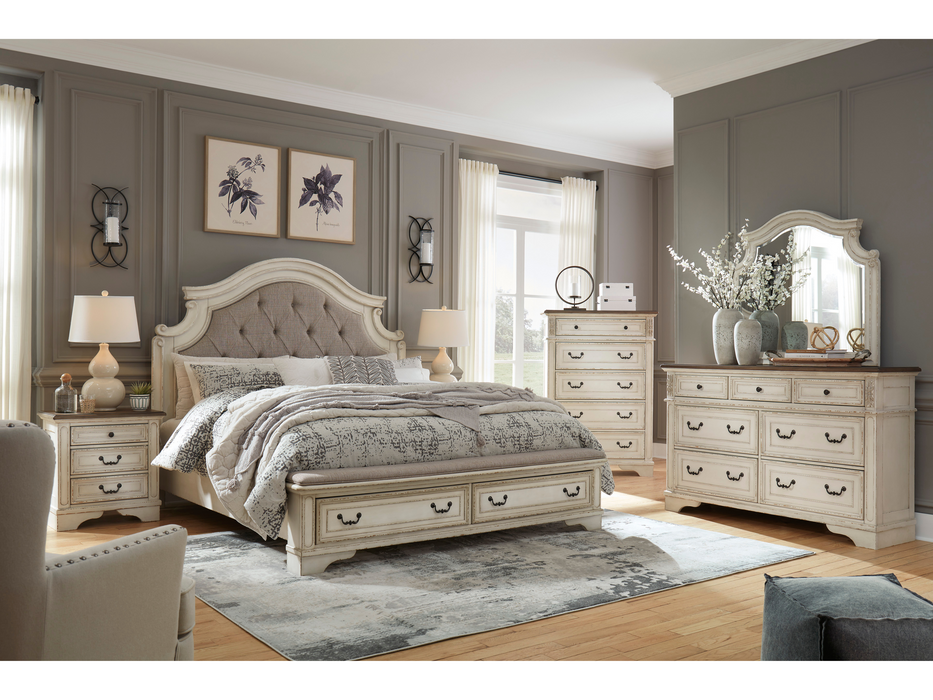 Realyn White Upholstered Panel Bedroom Set With Bench Footboard