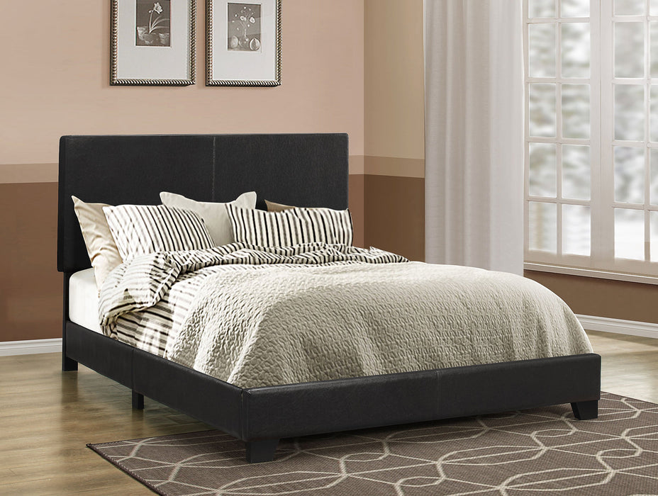 Cama California King tapizada en piel sintética Dorian, color marrón
