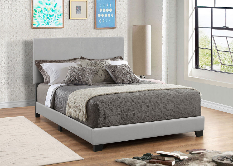Cama California King tapizada en piel sintética Dorian, color marrón