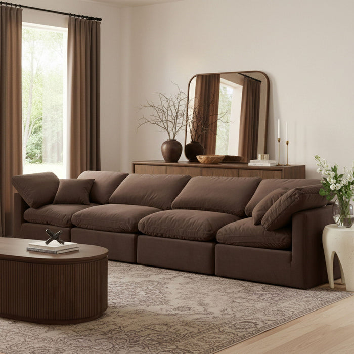 Sofá modular tapizado de terciopelo Indulge de 140" de 4 piezas