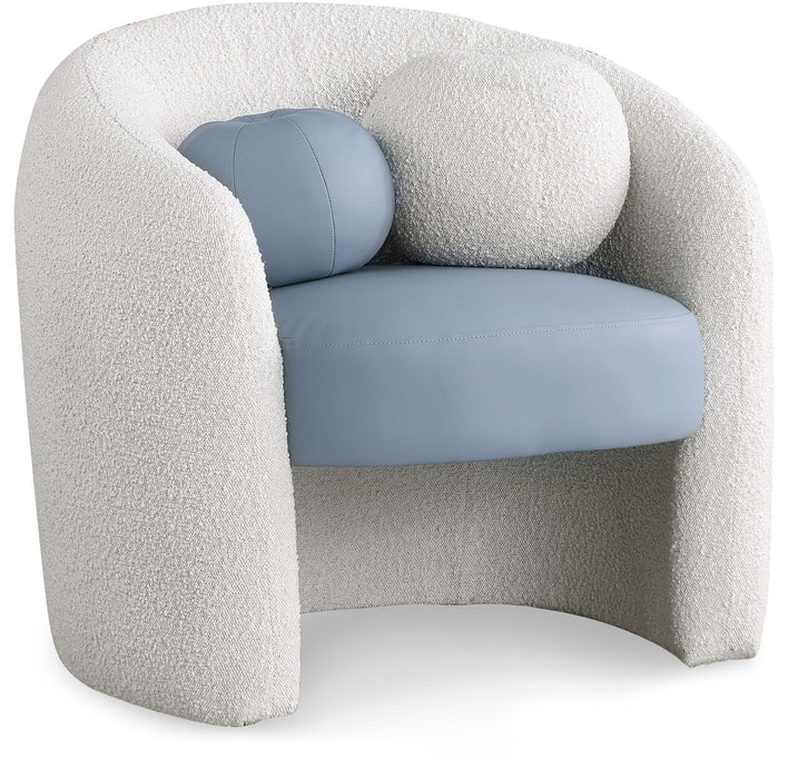 Sillón decorativo tapizado de bouclé y de cuero vegano Acadia