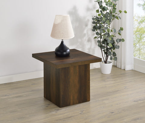 Mesa auxiliar cuadrada Devar de madera de ingeniería, pino oscuro