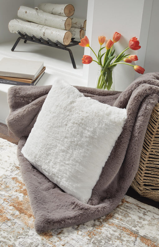 Gariland Pillow - image 2