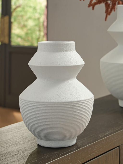 Naveen Vase - image 2