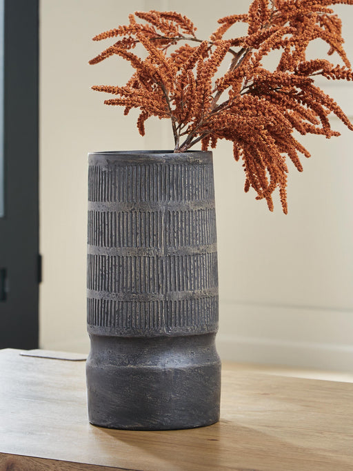 Beninworth Vase - image 2