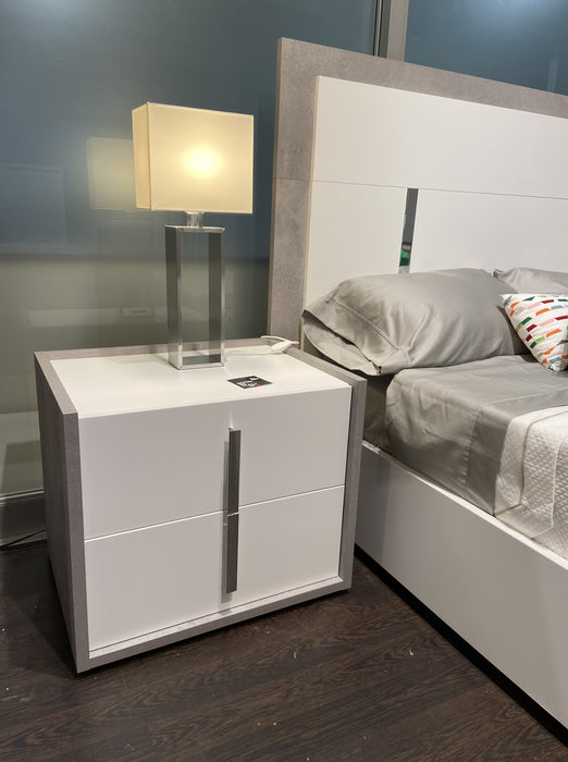 Ada Premium Bed in Cemento/Bianco Opac 