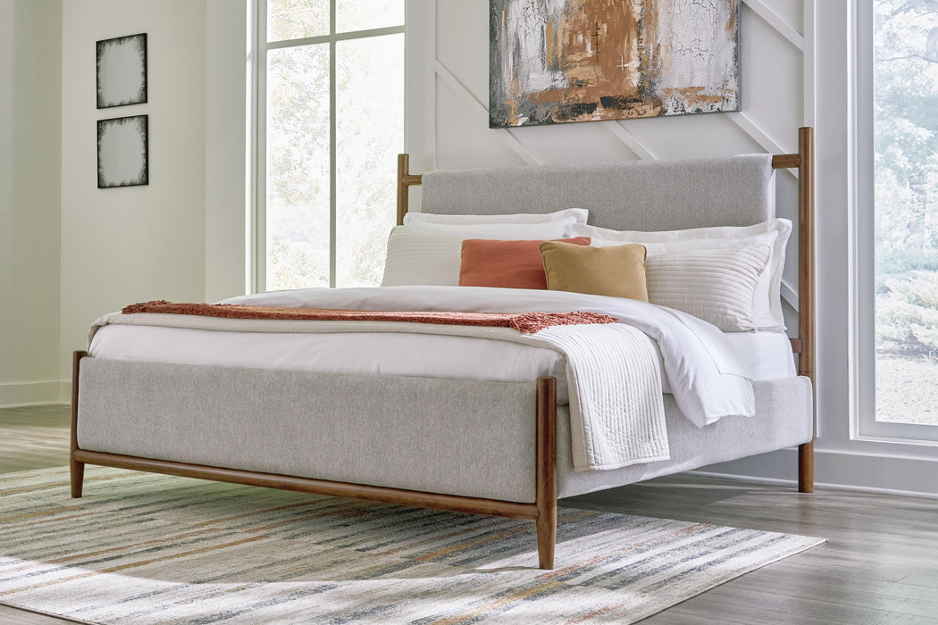 Lyncott Panel Bedroom Set