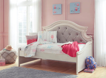 Realyn Full Panel Bed - White
