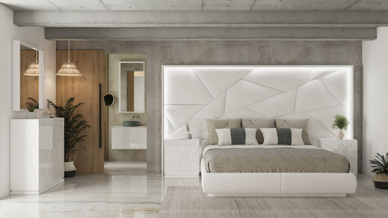 Majesty Queen size Bed w/light