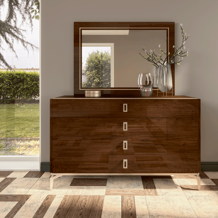Eva Dresser / Mirror