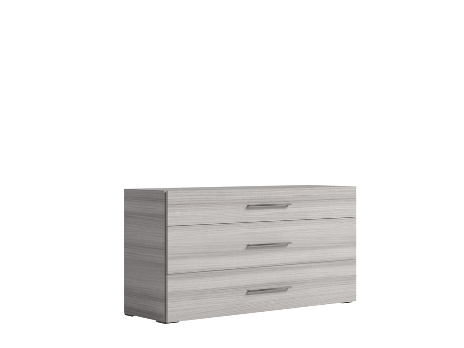 Mia Dresser