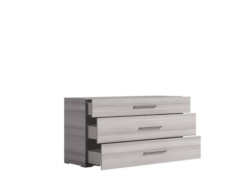 Mia Dresser