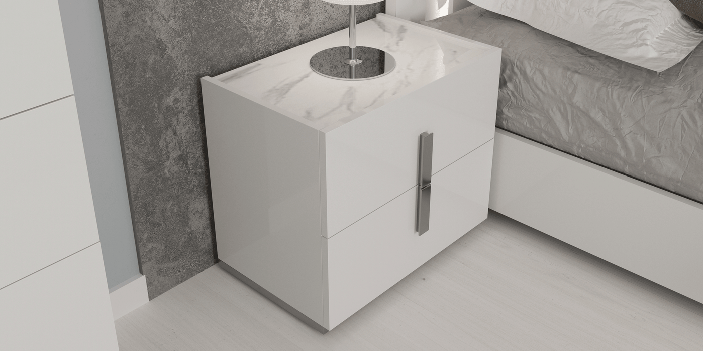 Carrara White Bedroom w/Light