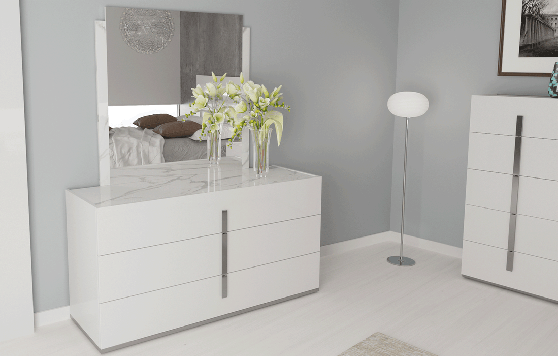 Carrara White Bedroom w/Light