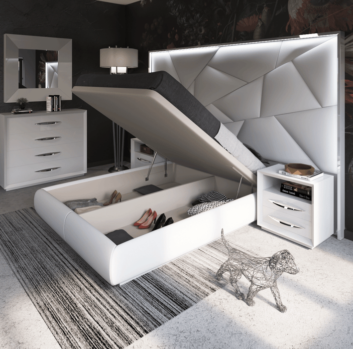 Majesty Bedroom w/light and Carmen Cases