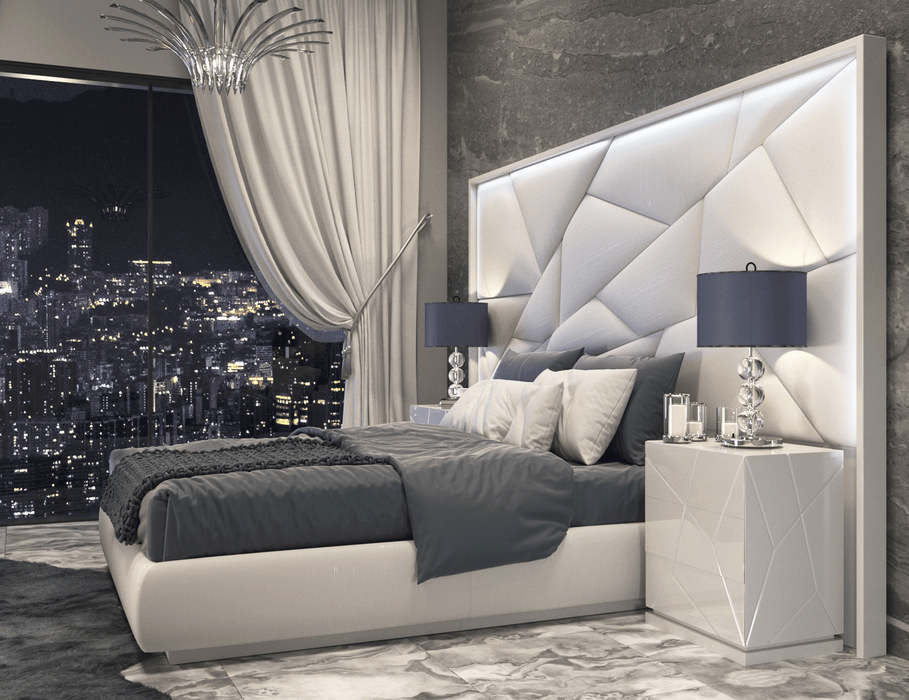 Majesty Queen size Bed w/light