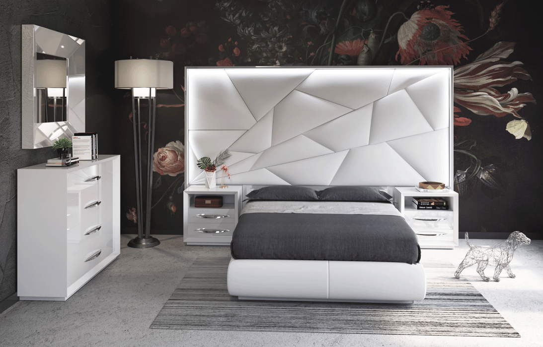 Majesty Bedroom w/light and Carmen Cases