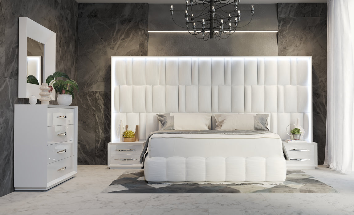 Orion Bed with Carmen cases