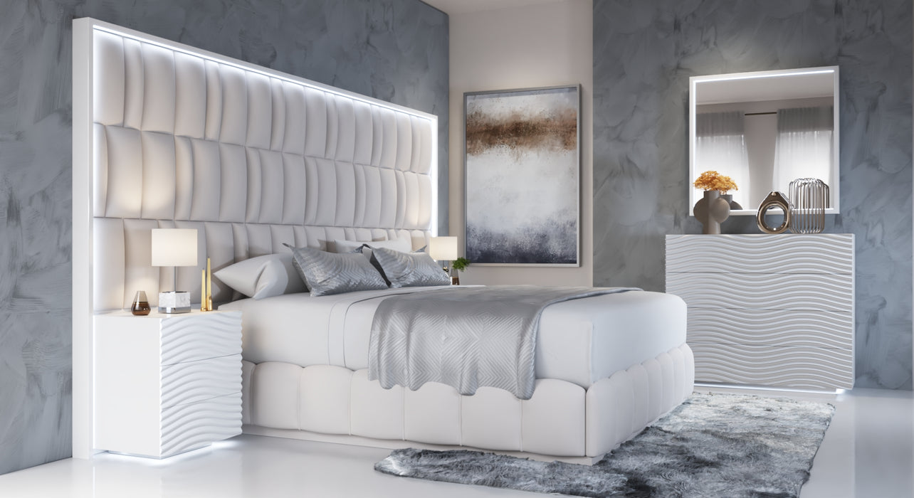 Orion Bed with Wave White cases