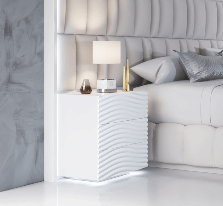 Orion Bed with Wave White cases