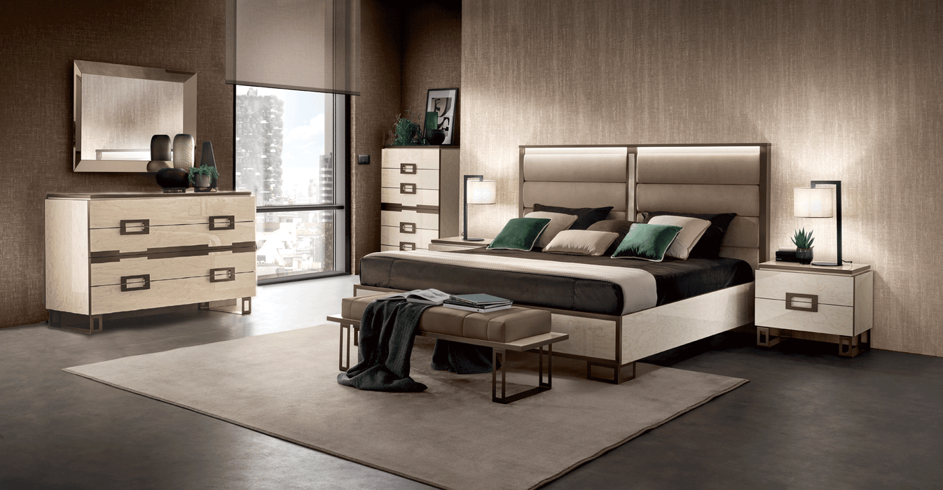 Poesia Bedroom w/ Light