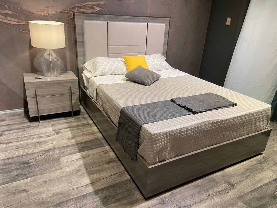 Blade Premium Bed in Light Moon Grey 