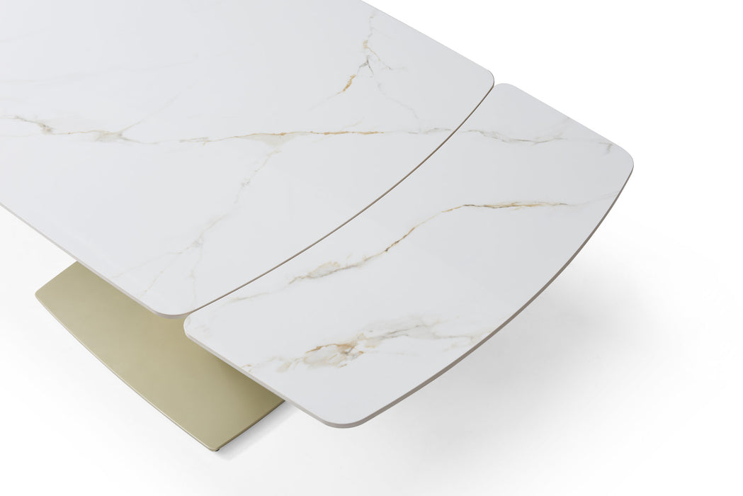 109 Table Golden with 1442 chairs