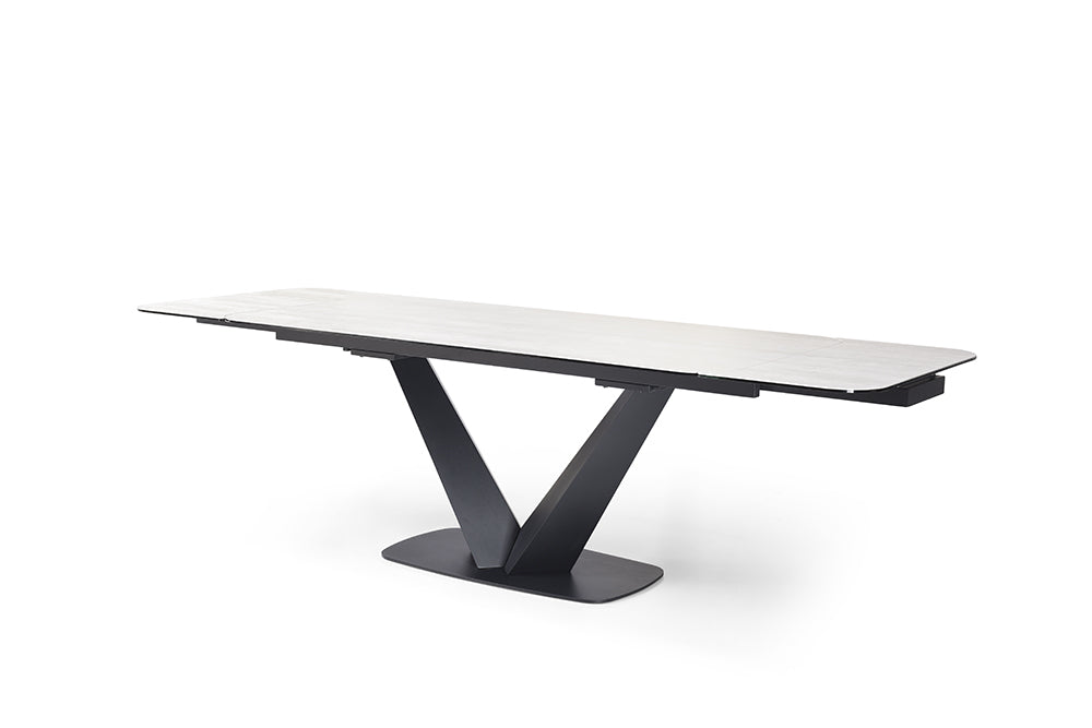 9189 Table with 1117 chairs